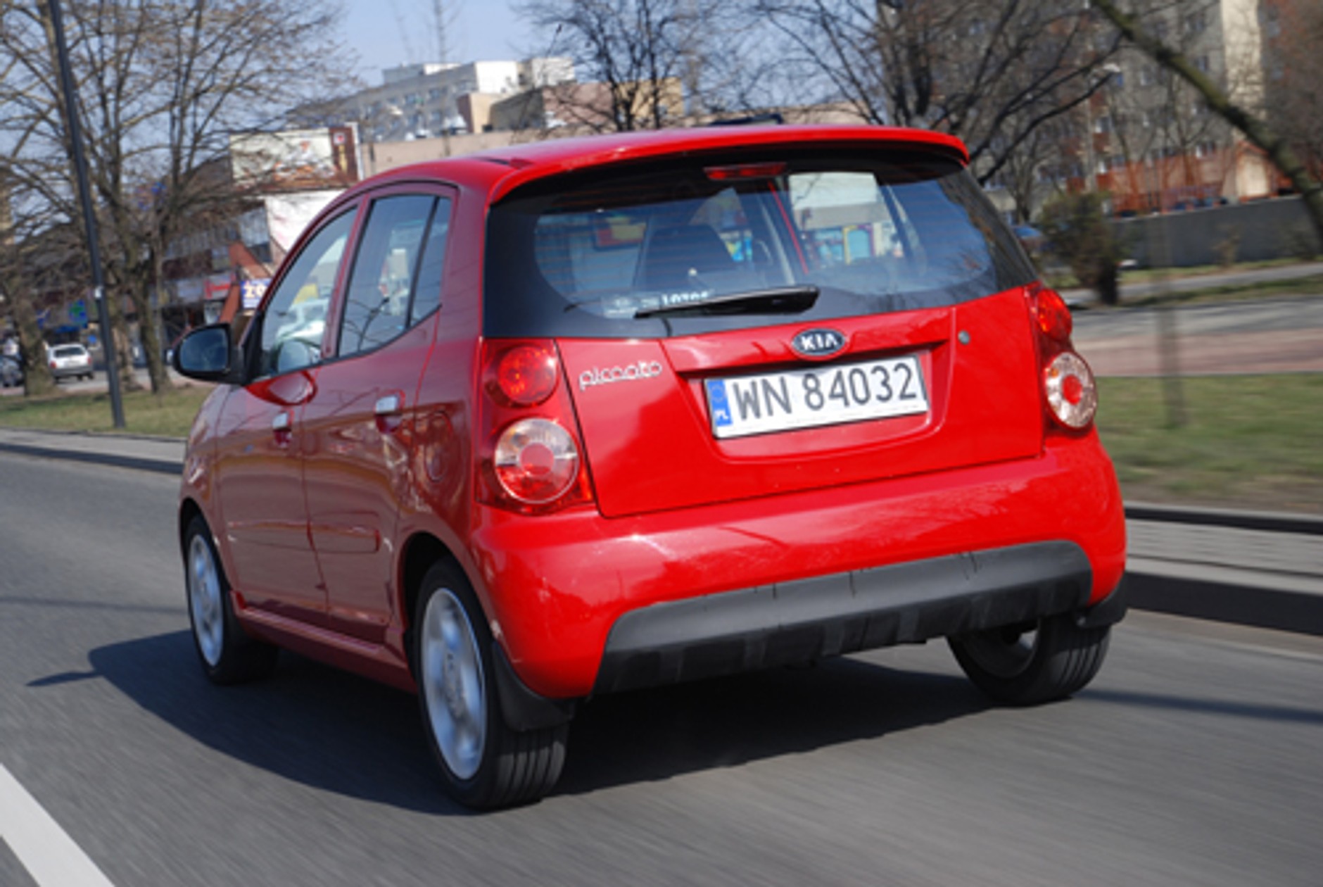 Kia Picanto 1.0 Comfort - Nowy makijaż pikantnej Scarlet