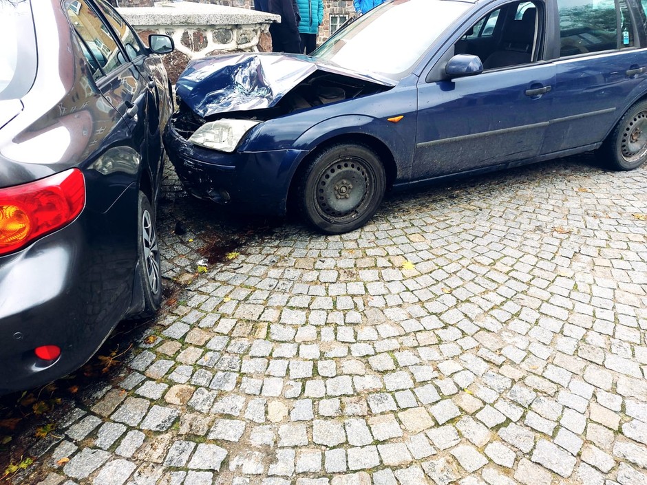 Uszkodził aż sześć samochodów!