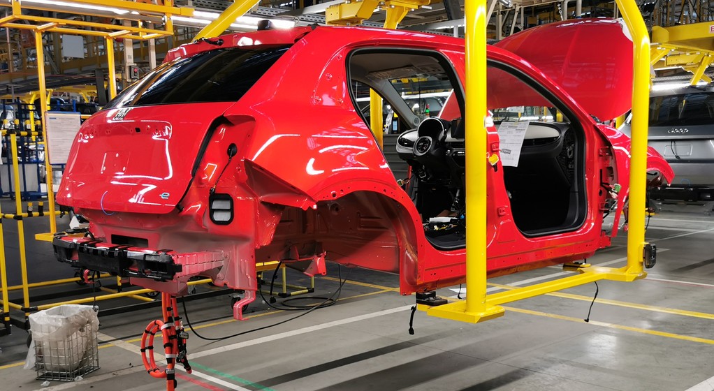 Fabryka Stellantis w Tychach – linia montażowa Jeepa Avengera i Fiata 600e