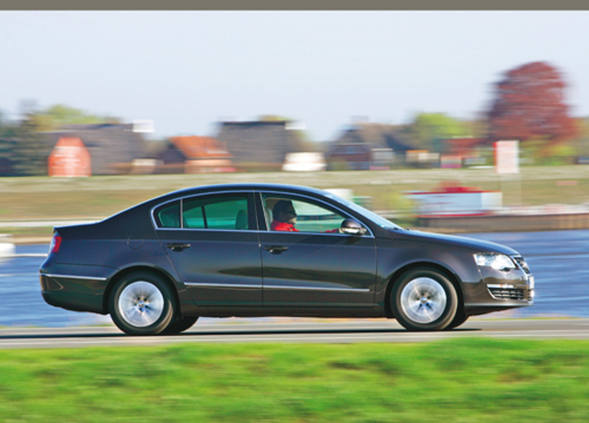 Seat Exeo kontra Skoda Superb, Audi A4 i Volkswagen Passat - Wszystko zostaje w rodzinie. Porównanie 4 limuzyn