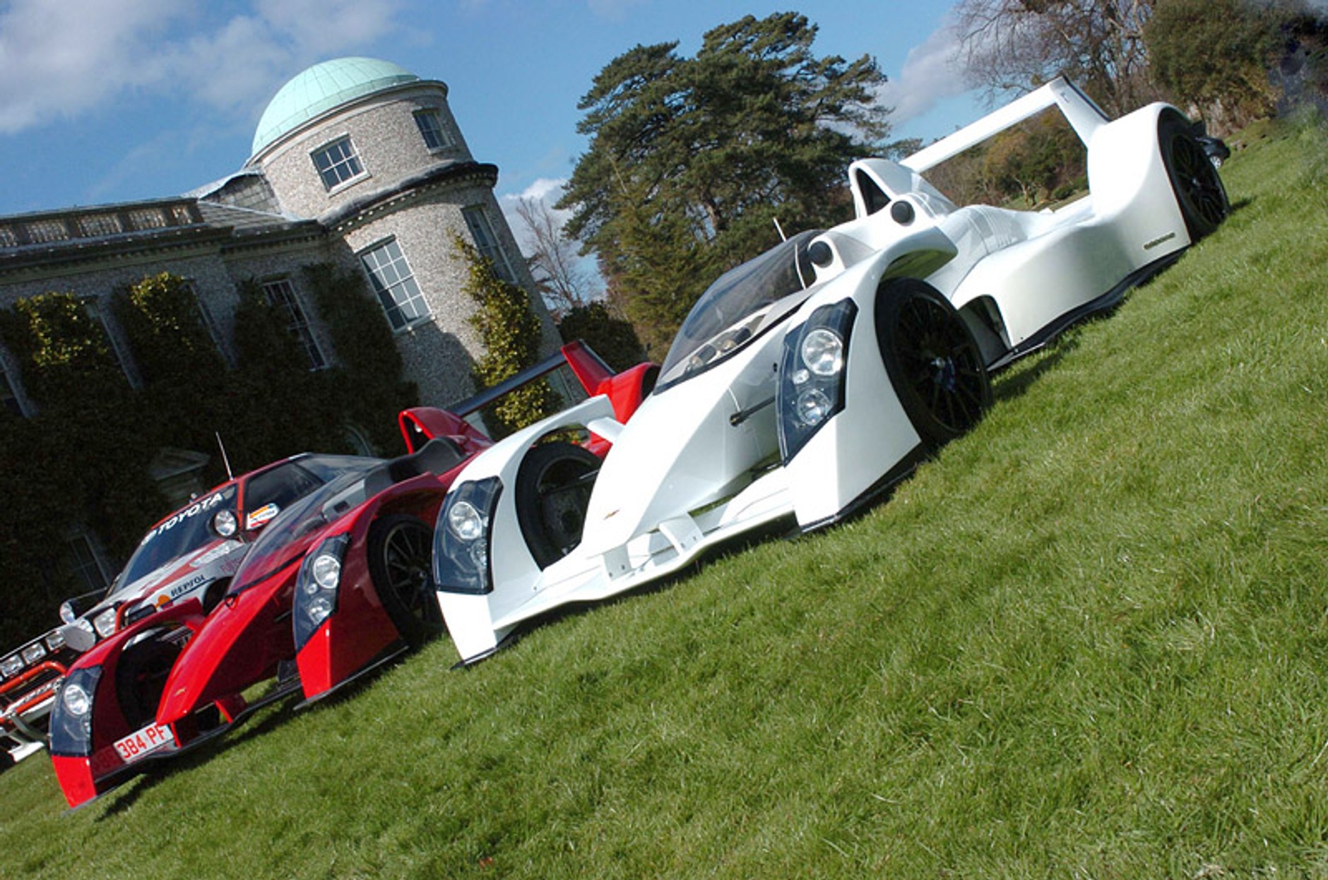 Caparo T1: auto prawie gotowe, znamy dane techniczne (+ wideo)