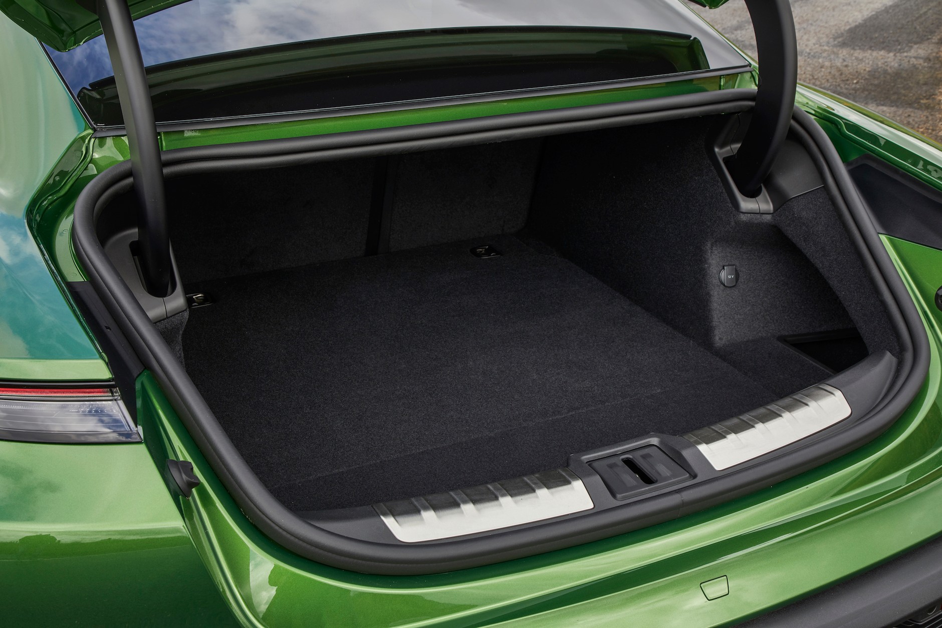 Porsche Taycan – jak jeździ pierwsze elektryczne Porsche?