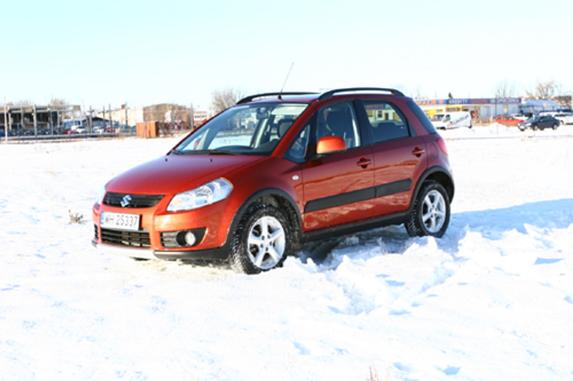 Suzuki SX4 czy Toyota Rav4 - Salon czy komis?