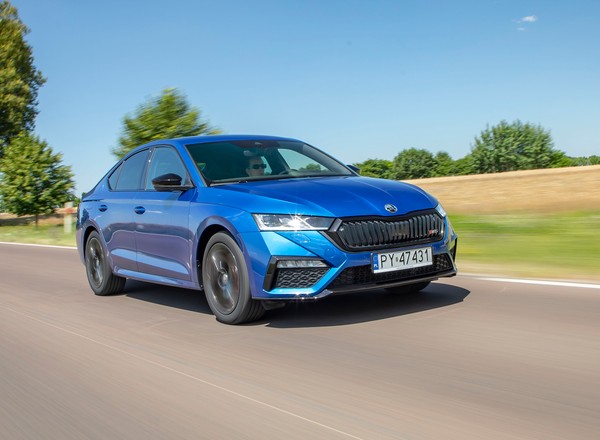 Skoda Octavia RS jest praktyczna i sportowa. Czy takie połączenie ma sens?