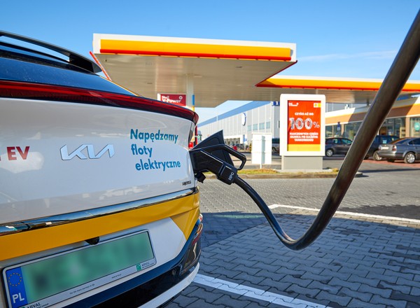 Shell stawia nowe ładowarki na stacjach. Ich zaletą będzie nie tylko wysoka moc