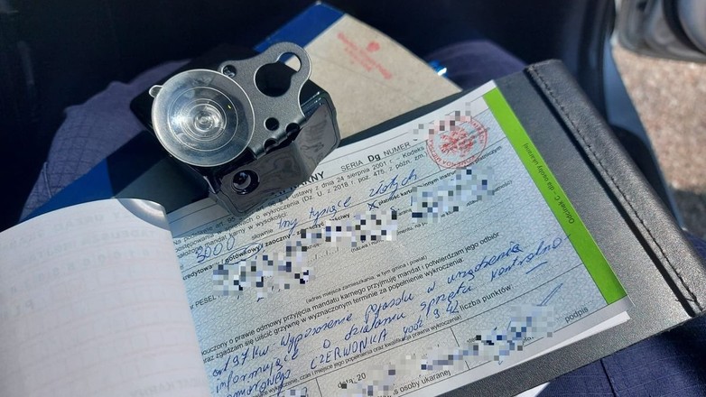 54-latek otrzymał dotkliwy mandat za posiadanie antyradaru w swoim samochodzie