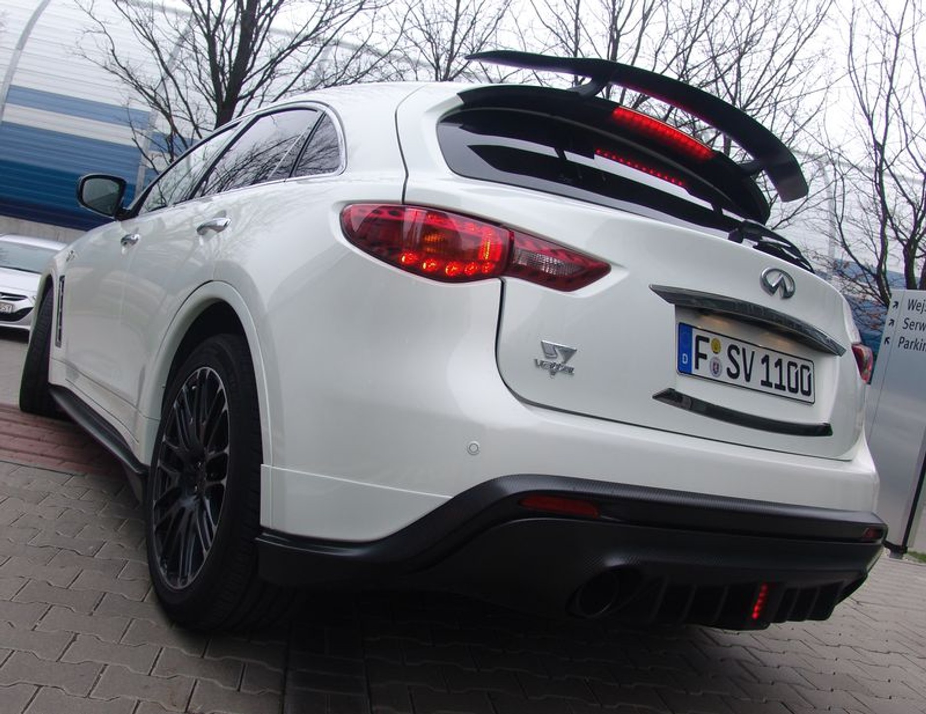 Infiniti FX Vettel Edition 5.0 420 KM