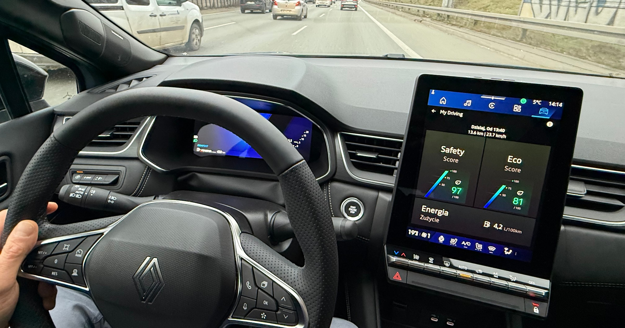 Wbrew pozorom jazda na niskich obrotach, która pomaga oszczędzać paliwo, w fazie rozgrzewania silnika może mieć niedobre skutki