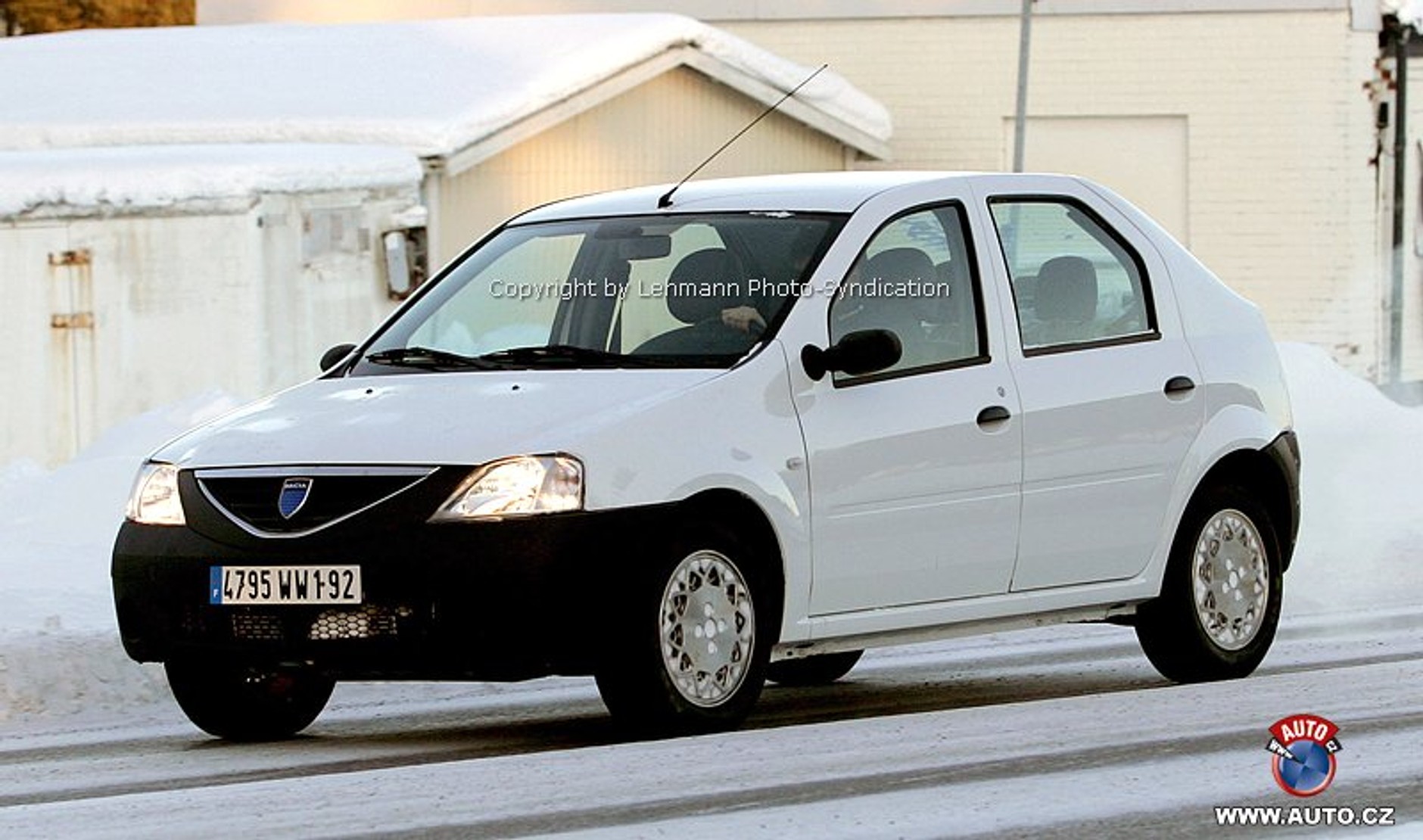 Zdjęcia szpiegowskie: Dacia pickup i fastback dołączą do Logana