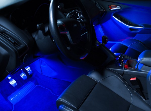 Jak zamontować w aucie oświetlenie LED?