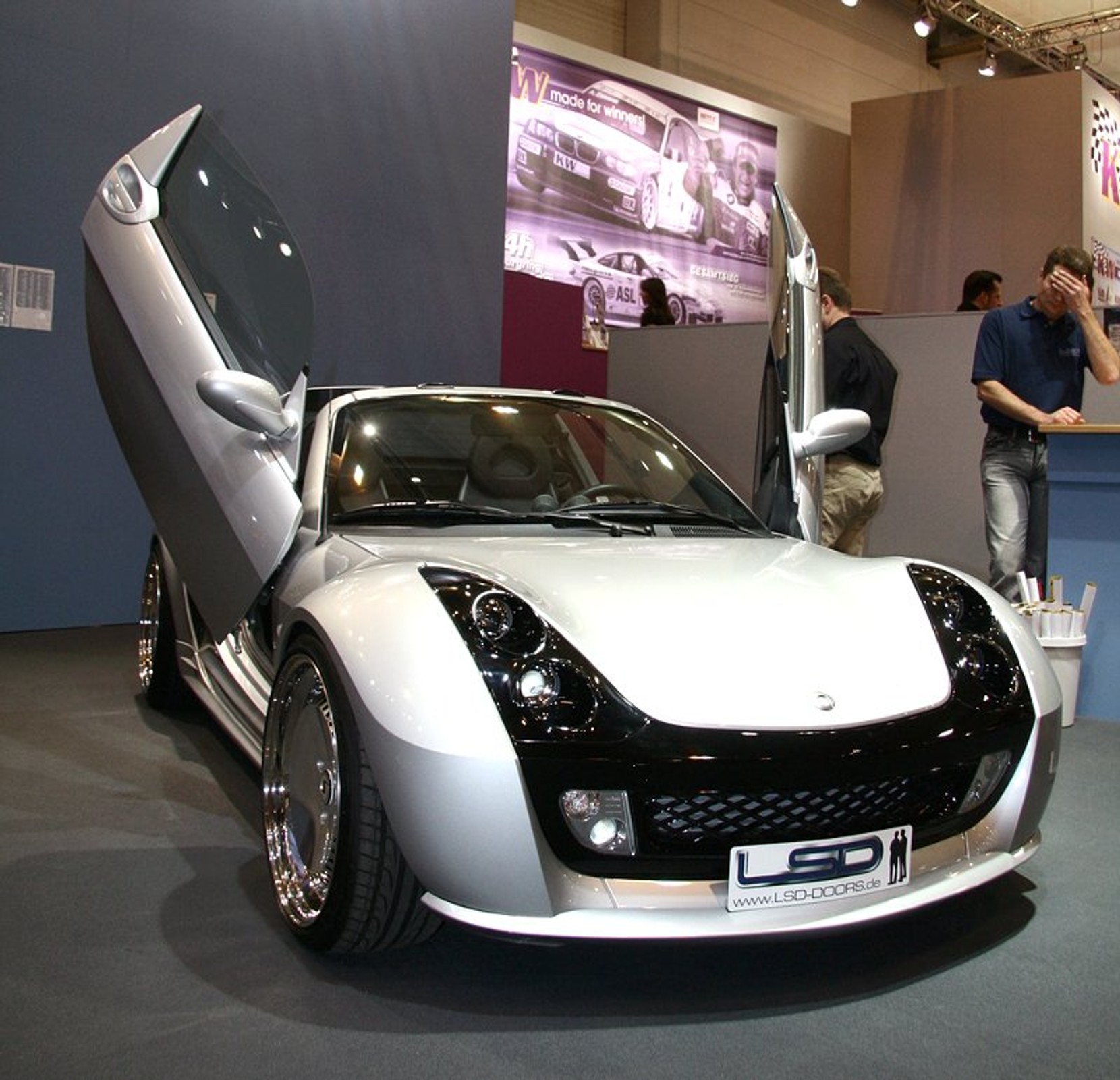 Essen Motor Show 2007 - Latające maszyny i piękne modelki (fotogaleria 2)