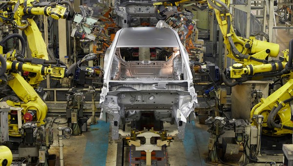 Nissan i Mitsubishi ewakuowały pracowników. Tsunami wstrzymało produkcję w Japonii