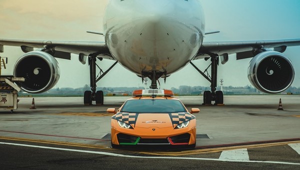 580-konne Lamborghini Huracan trafiło do pracy na... lotnisku