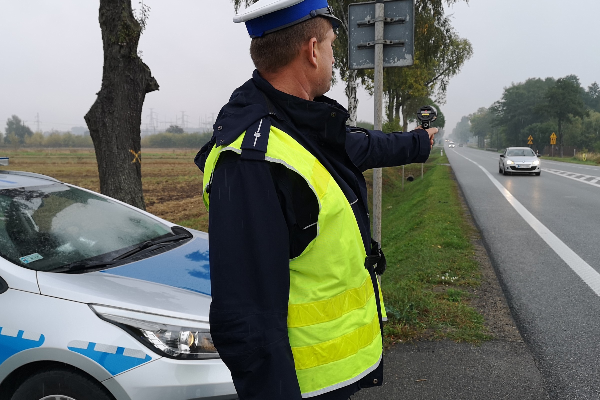 Jak rozmawiać z policjantem podczas kontroli? Nie pogarszaj sprawy