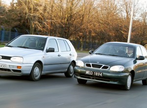 Młodzi kierowcy wybierają stare VW Golfy