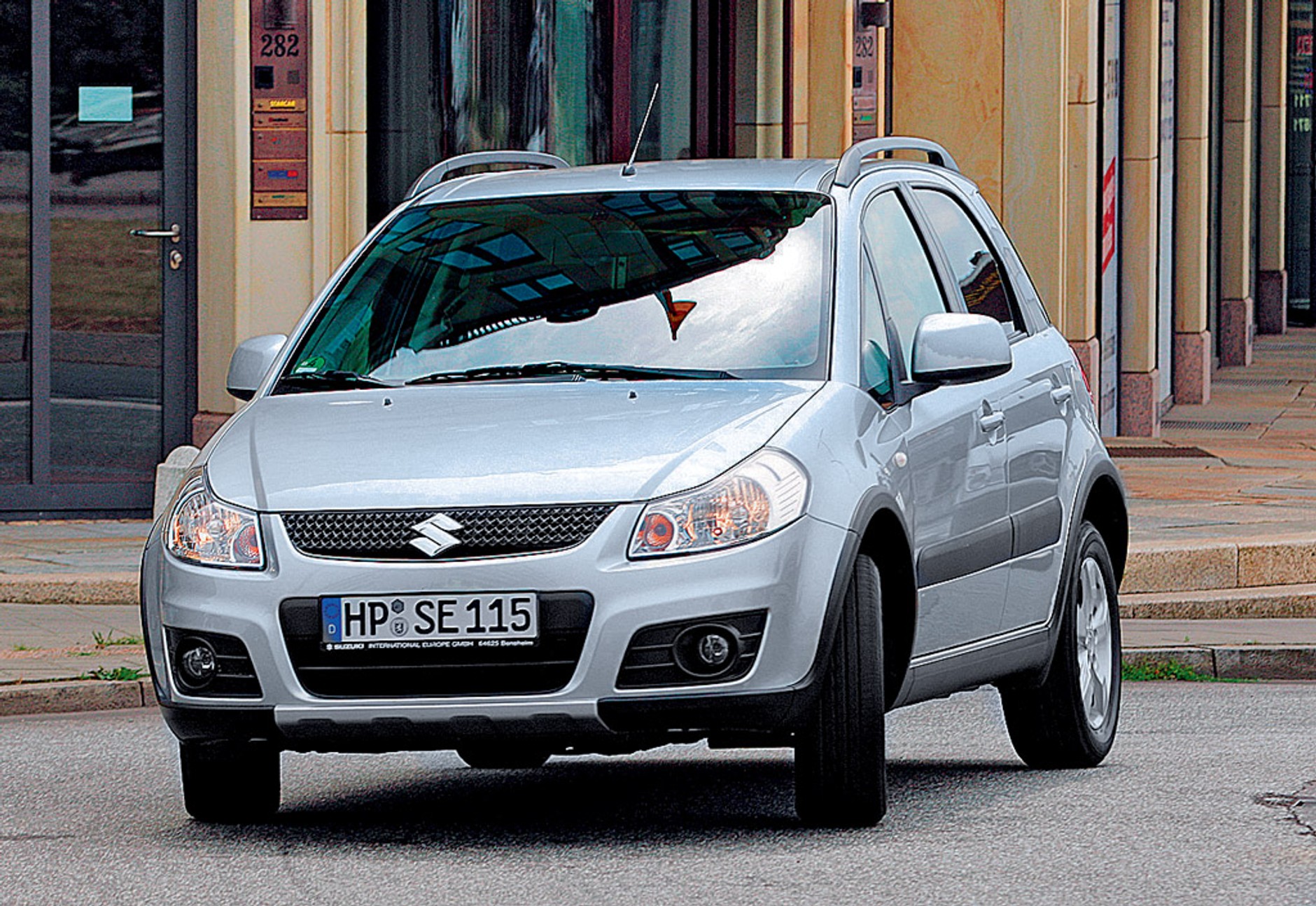 Dacia Duster kontra Łada Niva, Suzuki Jimny i Suzuki SX4: porównujemy najtańsze 4x4 na rynku