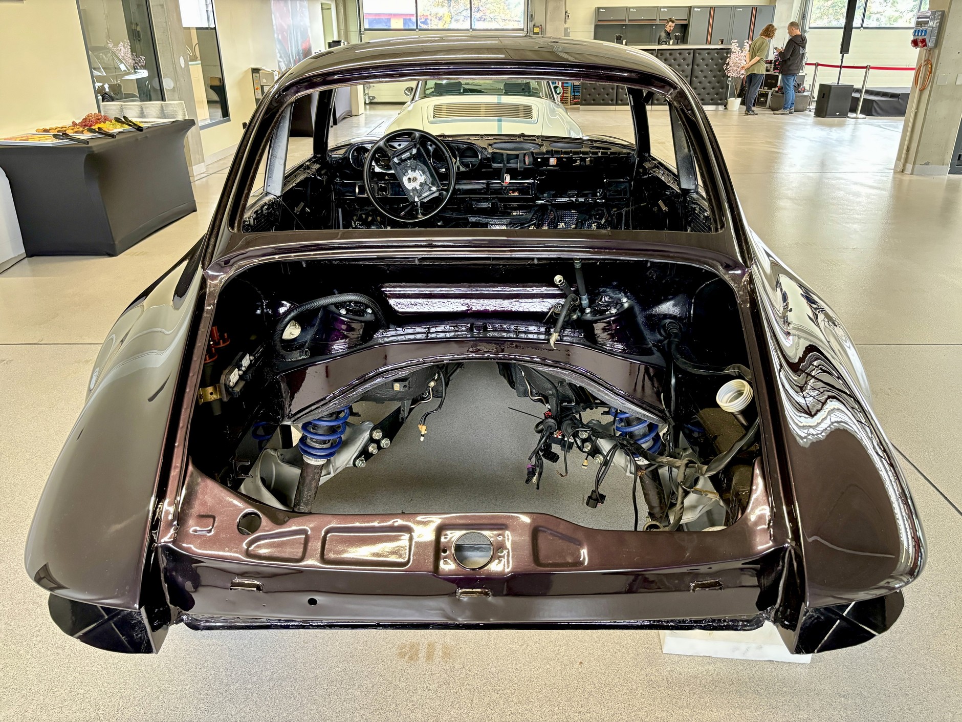 Otwarcie nowej siedziby 911 Garage i budowa kolejnego RWB