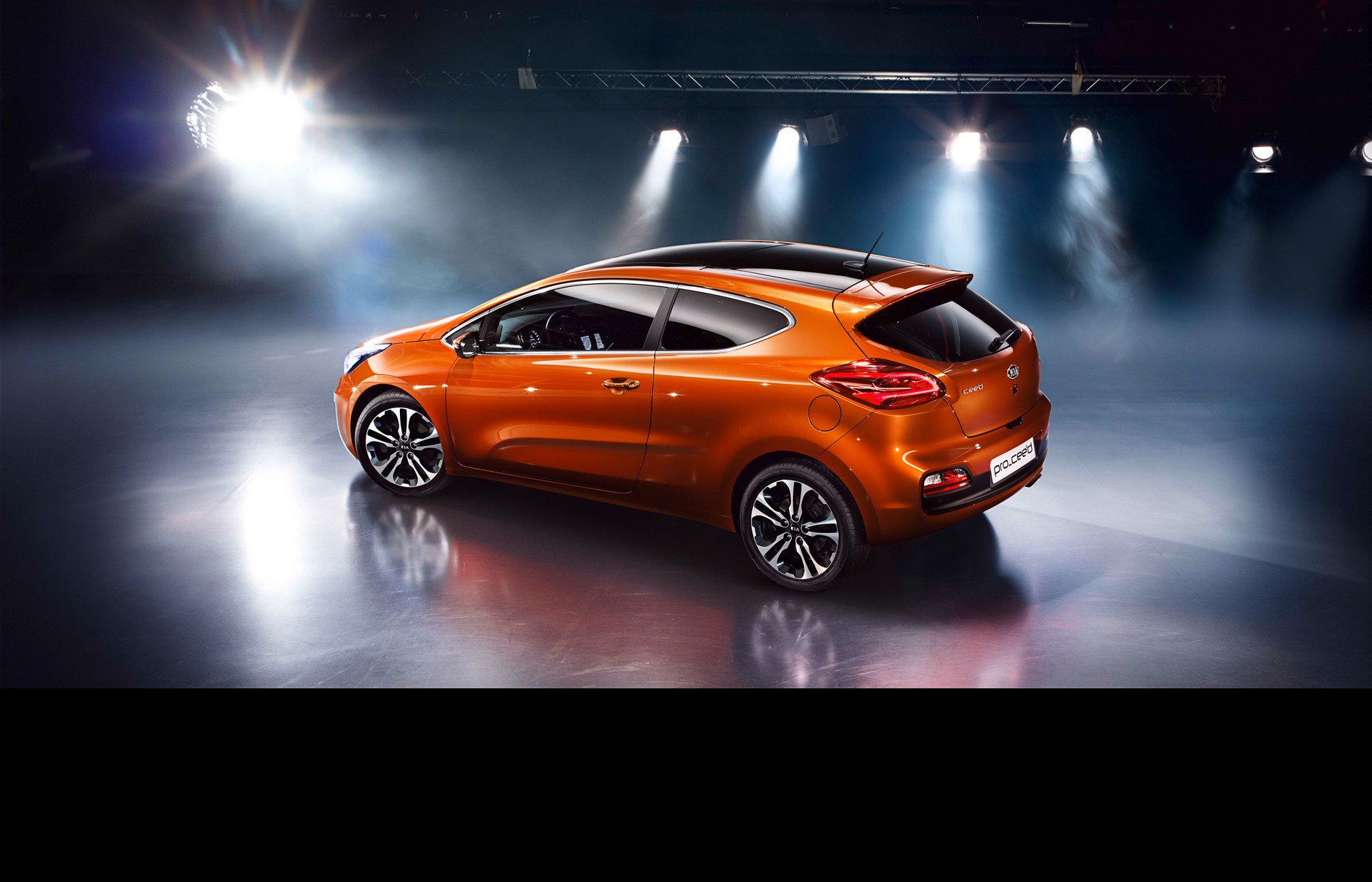 Nowa Kia Carens i pro_ceed w Paryżu