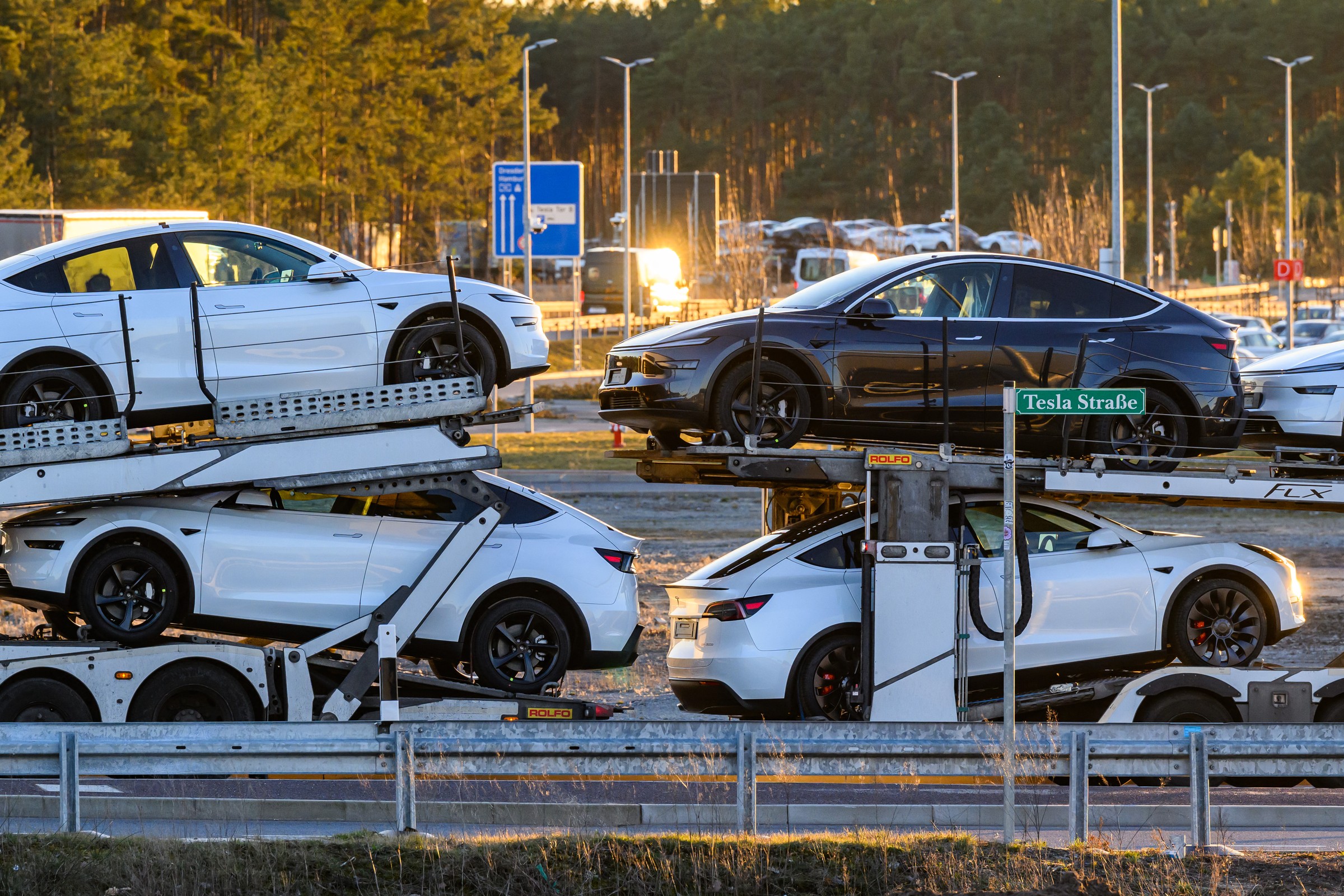 Niemcy nie kłamali. Mechanicy: prawie połowa Tesli nie przechodzi przeglądów