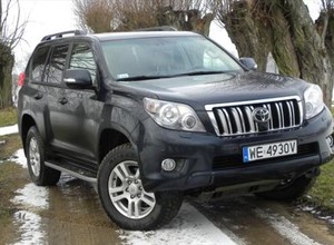 Toyota Land Cruiser V6 - Wysoko zawieszony luksus