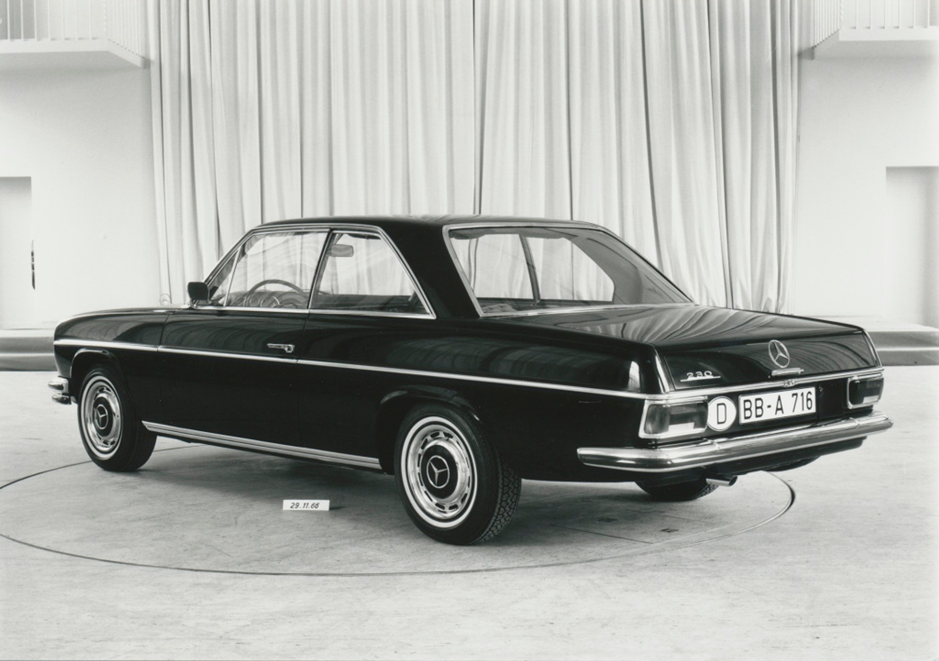 Premiera Mercedesa serii 114 w wersji coupé w 1968 r.2