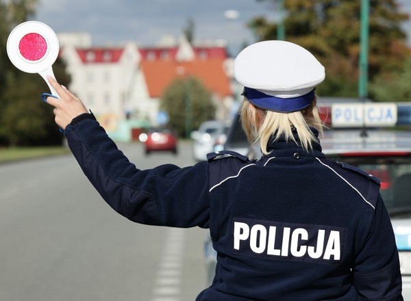 Nowa akcja policji. Rozstawiają się za znakiem D-42. Masowe odbieranie praw jazdy