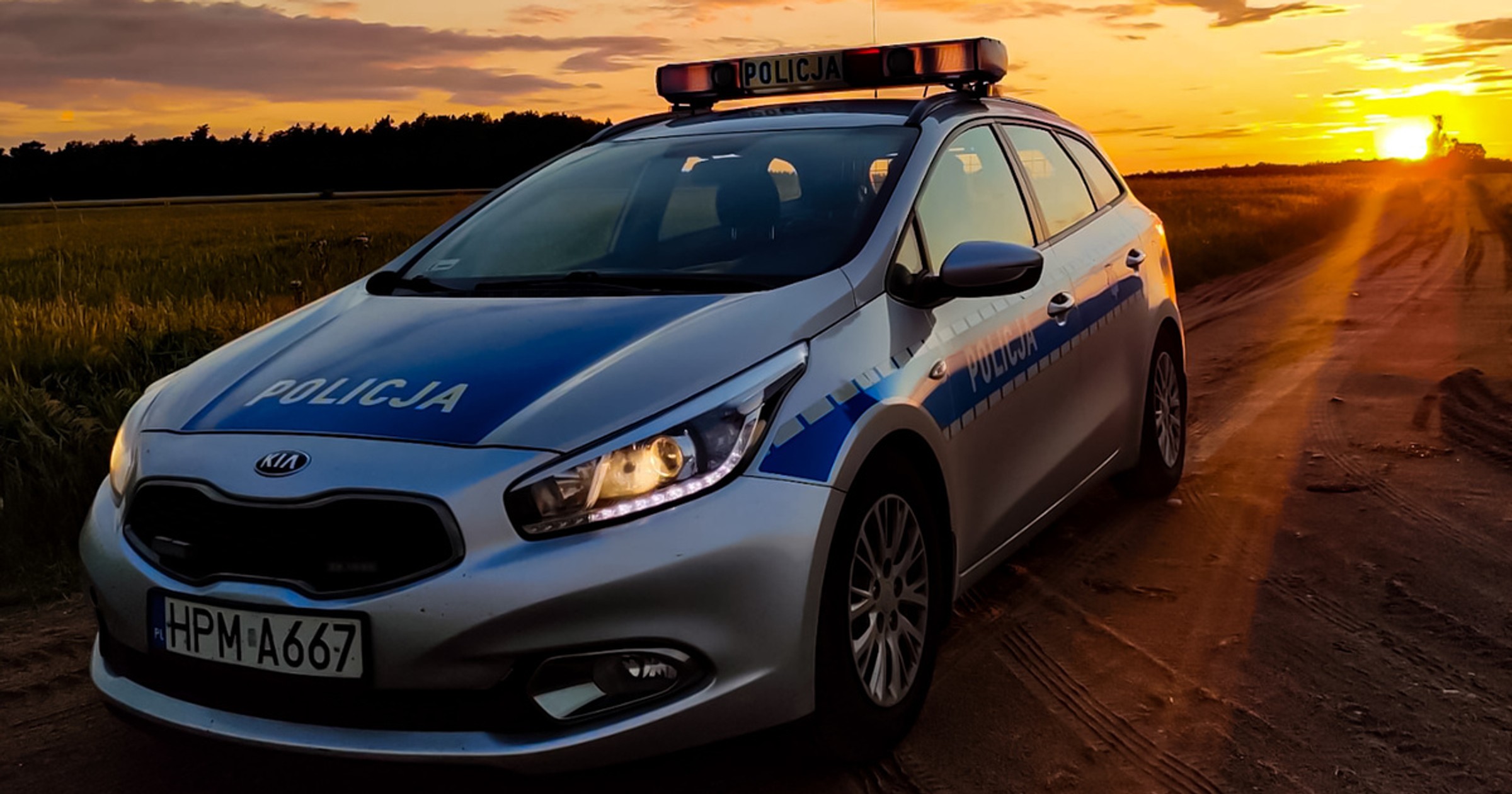 Nietrzeźwy kierowca uciekał przed policją, ukrył się w zaroślach.