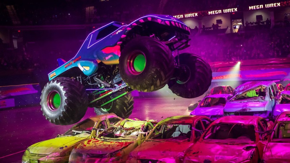 Hot Wheels Monster Trucks Live™ Glow Party™
