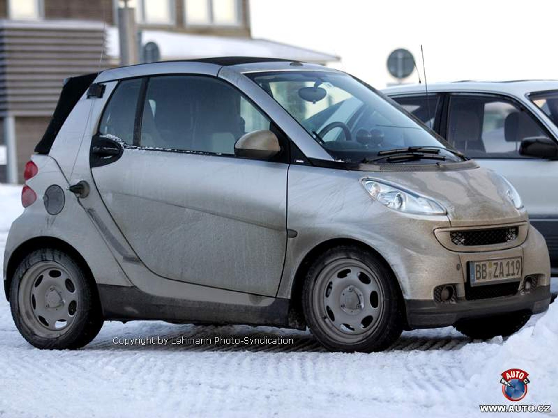 Zdjęcia szpiegowskie: Nowy Smart ForTwo Brabus na śniegu