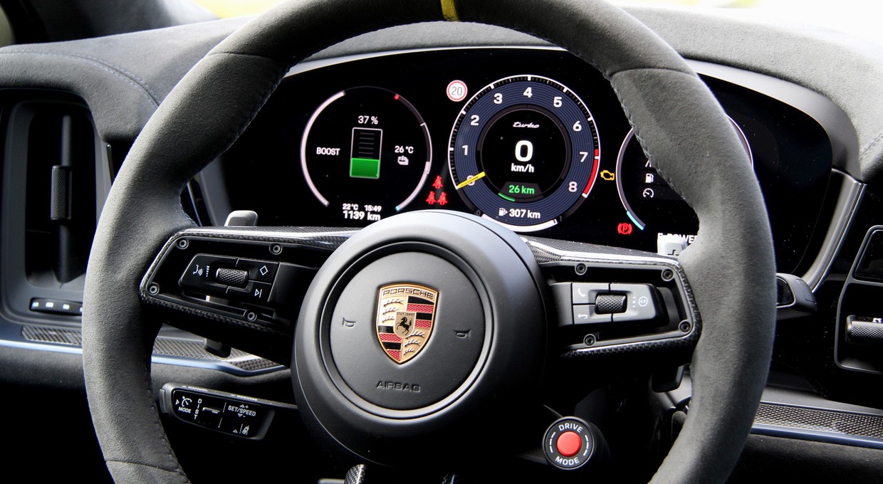 Za szybką jazdę może szybko stracić pracę. Dyrektor pędził Porsche 260 km na godz.