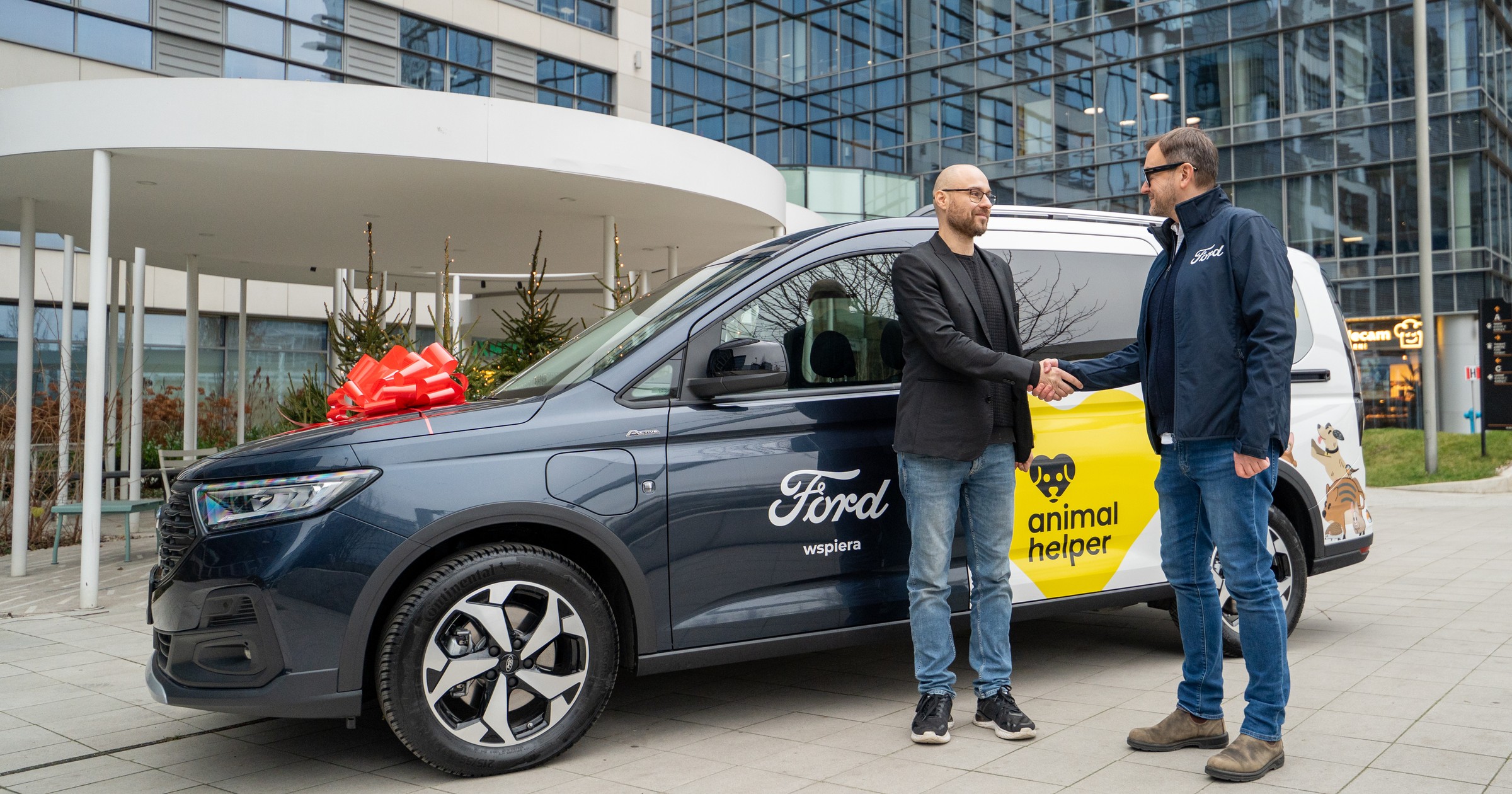 Ford Transit Connect PHEV trafił do fundacji Psia Krew