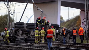 Ciężarówka spadła z wiaduktu w Gdańsku. Jedna osoba nie żyje