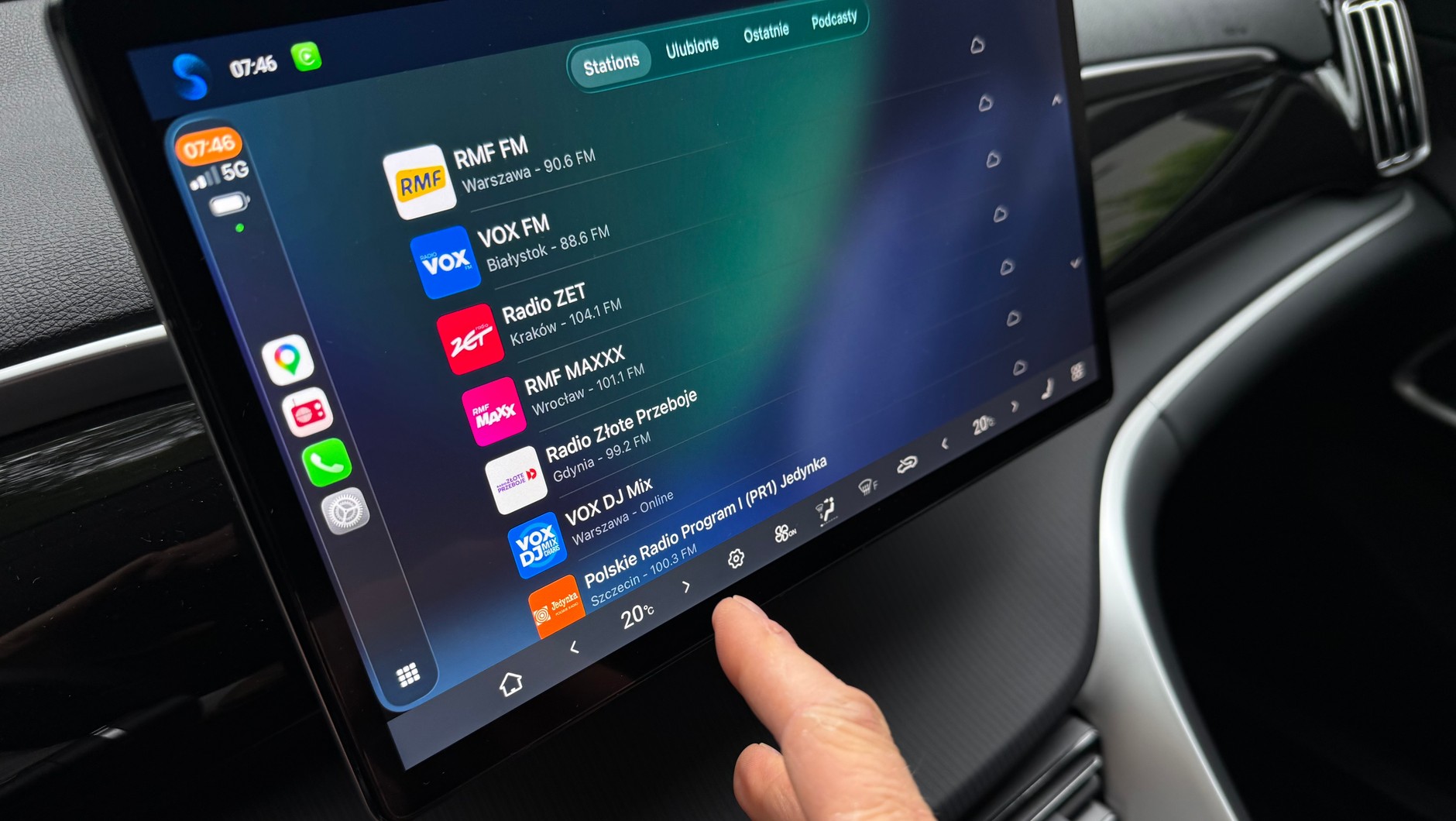 BYD Sealion 5: ekran aplikacji CarPlay  nie przykrywa skrótów do często używanych funkcji. Niby mała rzecz, ale w wielu chińskich samochodach nie dało się tak zrobić