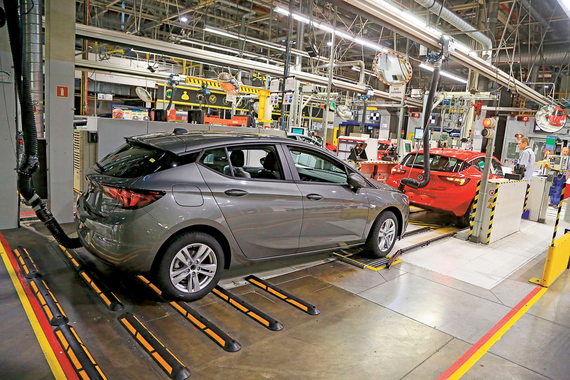 Fabryka Opla w Gliwicach: etapy produkcji Astry na wydziale montażu