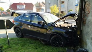 Rozbił kradzione auto. Potem ruszyło go sumienie