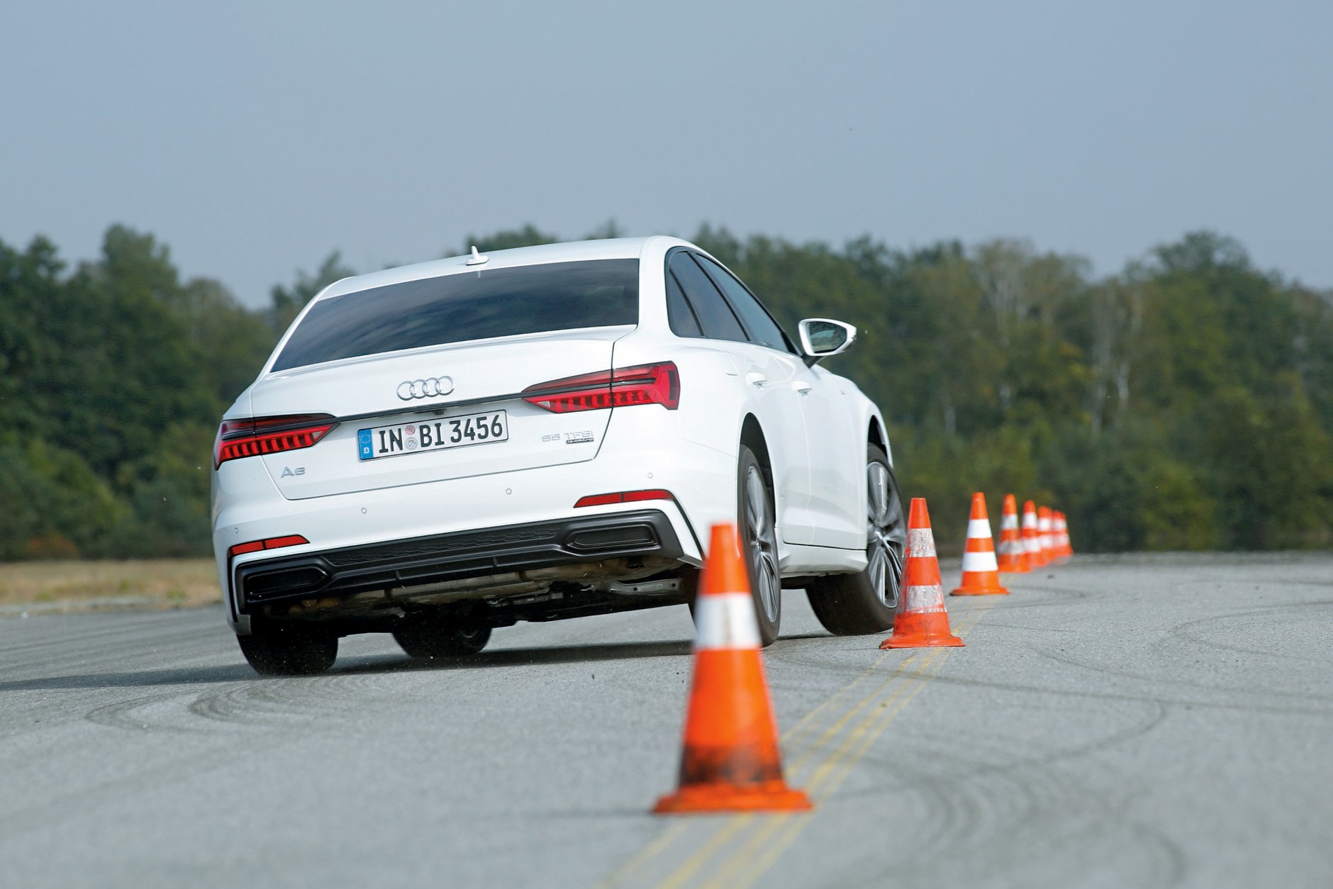 Audi A6 55 TFSI quattro - próba slalomu