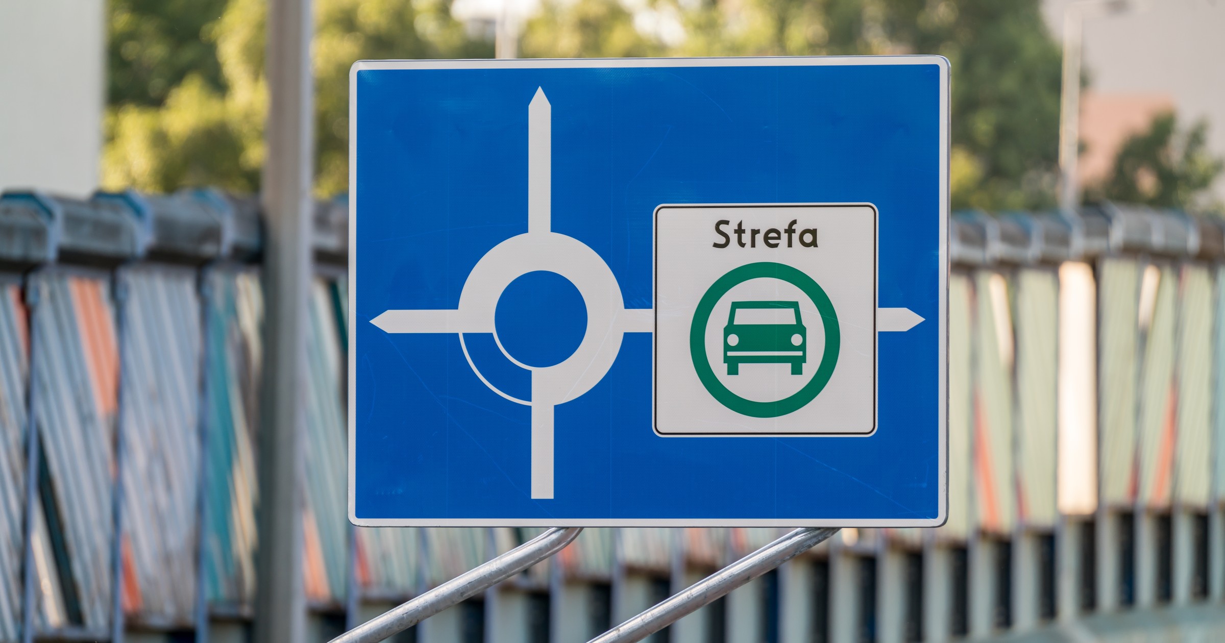Znak drogowy informujący o strefie czystego transportu