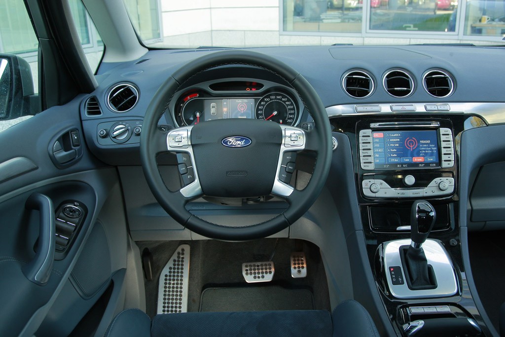 Ford S-Max kontra Seat Altea XL: co wybrać, vana na sportowo czy po hiszpańsku?