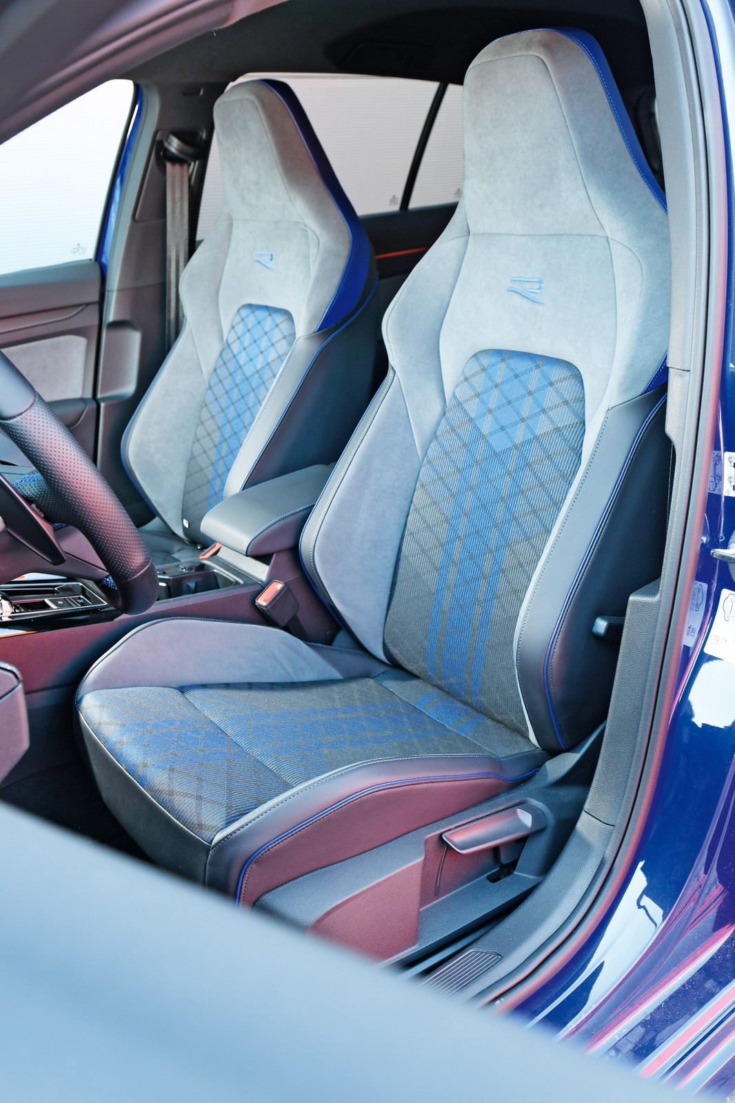 Honda Civic Type R kontra Volkswagen Golf R Performance