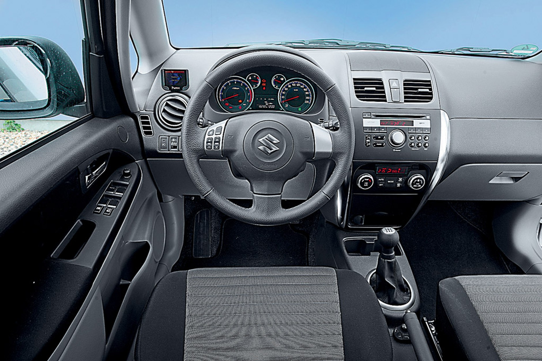 Dacia Duster kontra Łada Niva, Suzuki Jimny i Suzuki SX4: porównujemy najtańsze 4x4 na rynku