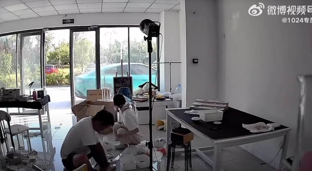 Chiński samochód elektryczny samodzielnie ruszył spod domu