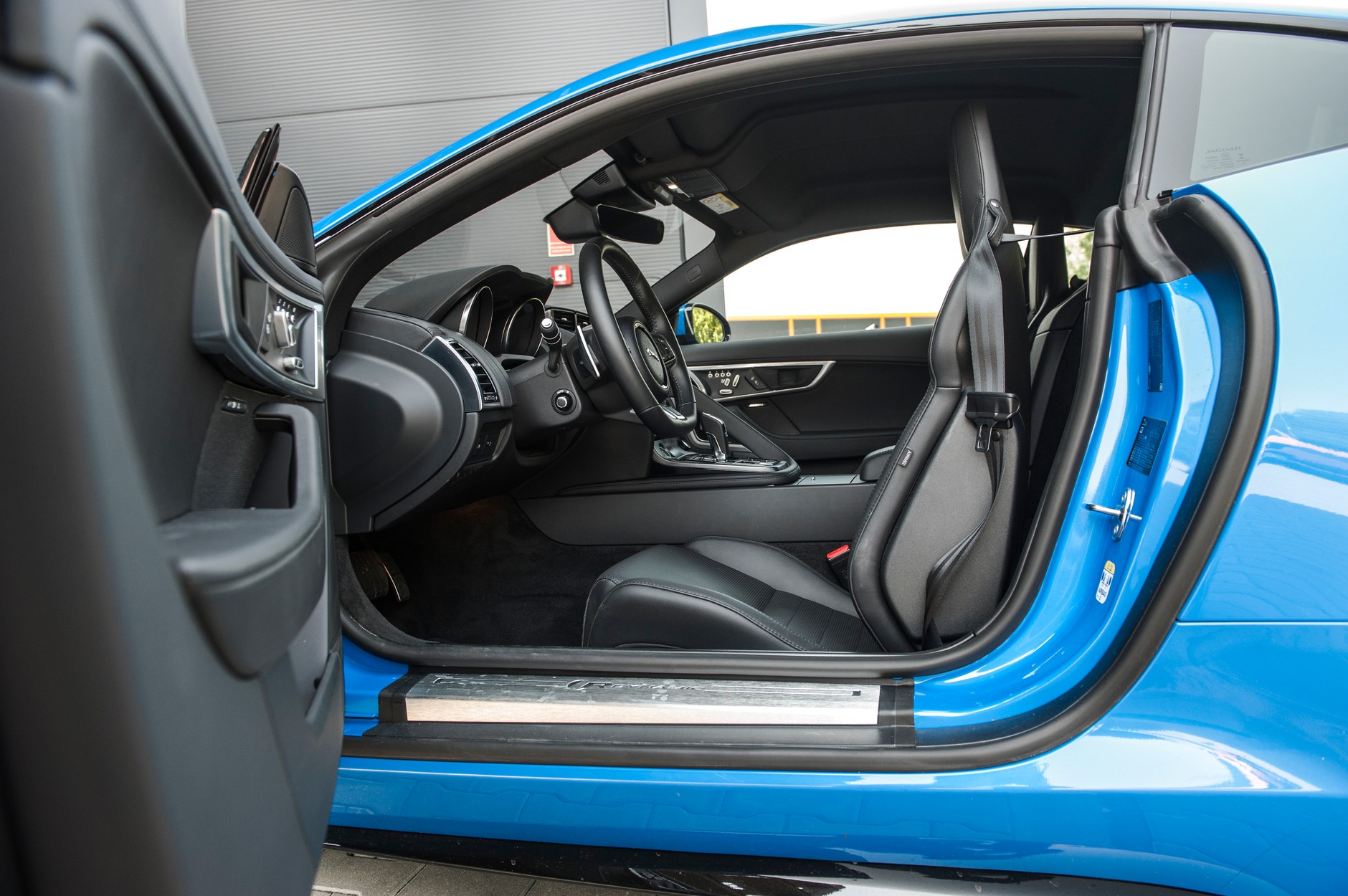 Jaguar F-Type i Porsche 718 Cayman