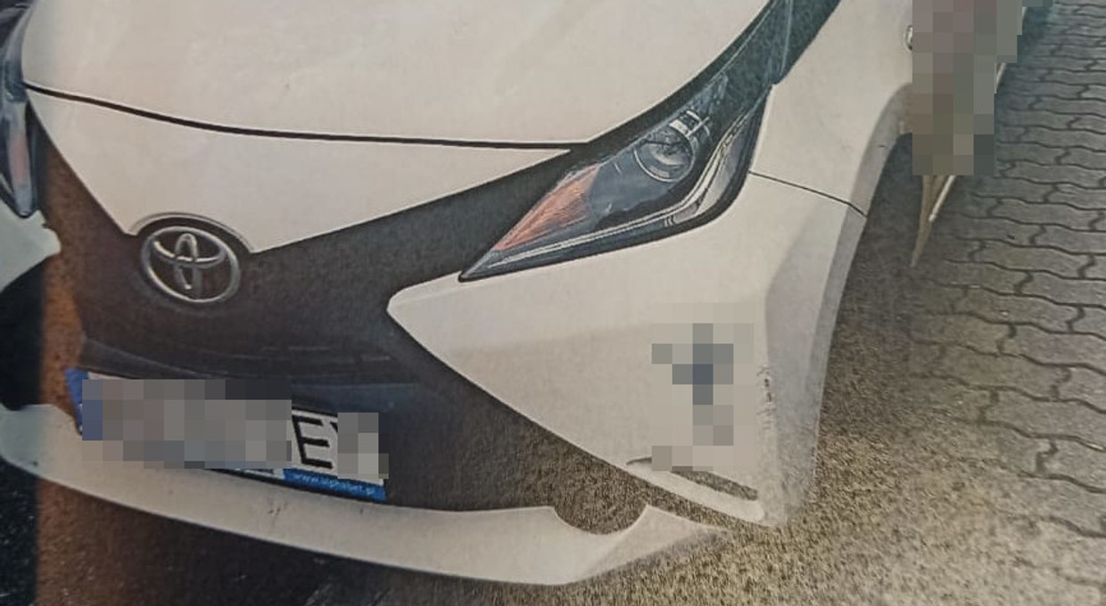 Policjanci zwrócili uwagę na jego tablicę rejestracyjną. Grozi mu pięć lat