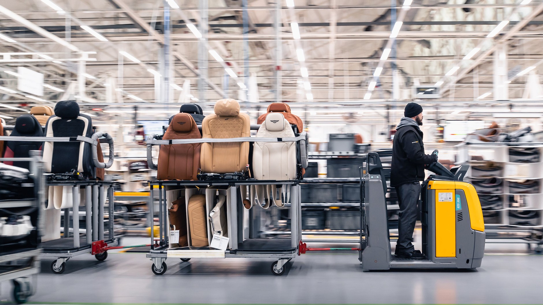 Fabryka Bentleya w Crewe – obróbka skóry, produkcja tapicerki