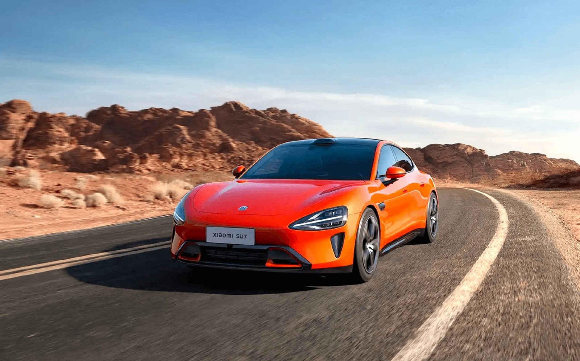 To najbardziej pożądane ze wszystkich chińskich aut. Na torze Nürburgring Xiaomi SU7 ściga się z Porsche Taycanem jak równy z równym. Ale w statystykach sprzedaży nie daje mu szans. W zeszłym roku SU7 znalazł 411 082 nabywców. Wyłącznie w Chinach, bo tylko tam jest oferowany. Taycan? 16 339. Na całym świecie. Sądząc po rekordowej liczbie zamówień (289 tys. w godzinę) niebawem SU7 zostanie sprzedażowo pokonane przez SUV-a YU7 – kolejny bestseller Xiaomi.