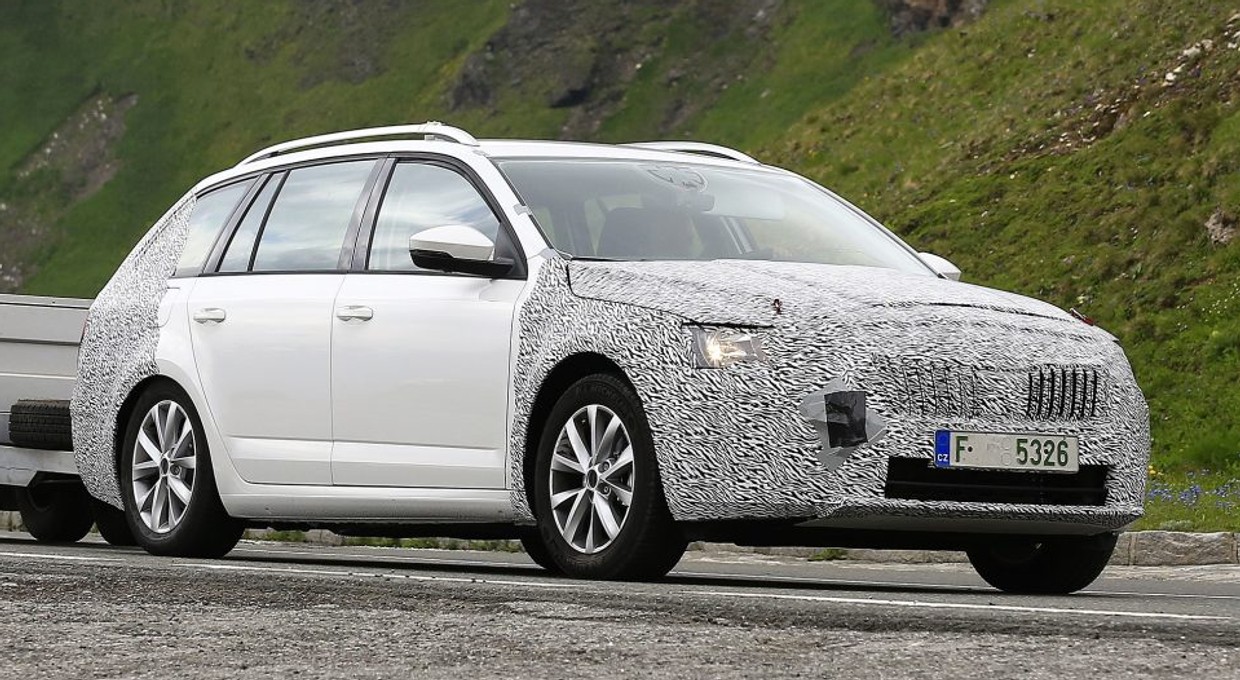 Nowa Skoda Octavia IV wyprzedzi Volkswagena Golfa VIII