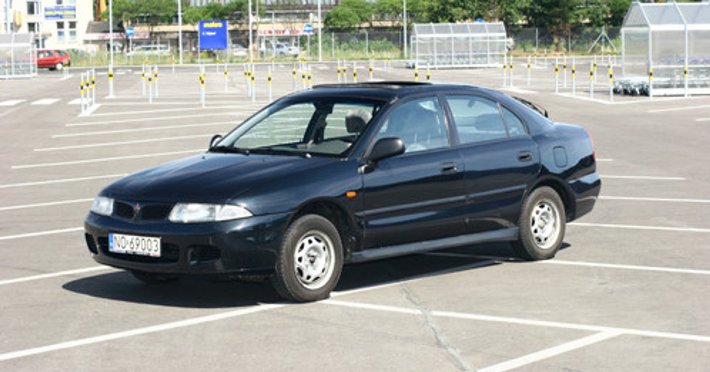mitsubishi carisma