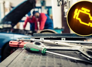 Kierowcy boją się tej niewielkiej żółtej kontrolki. Oto patent na kasowanie błędu