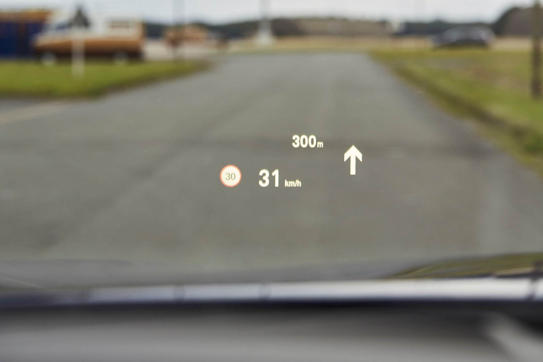 Dokupuj, ale nie przepłacaj - jak nie dać się naciągnąć w salonie samochodowym?