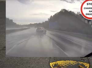 Kierowca Audi przesadził w deszczu. SUV "tańczył" na A4 [Nagranie]